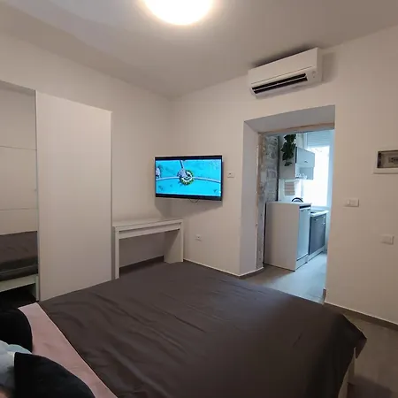 Ascent Studio, Center 아파트 풀라